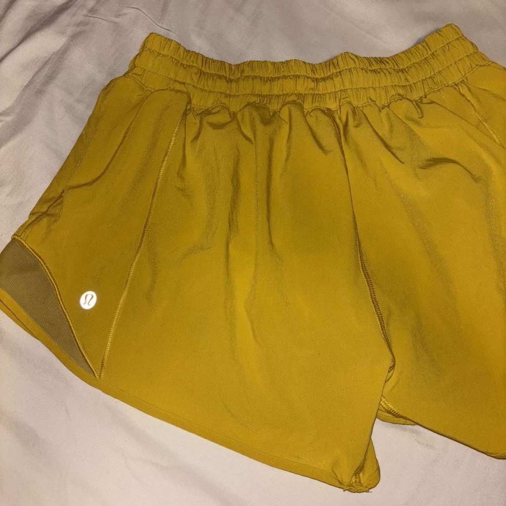 Lululemon Hotty Hot Short II Long 4" Peloton Logo Soleil Golden Yellow Wm's Sz 6 - Picture 3 of 4